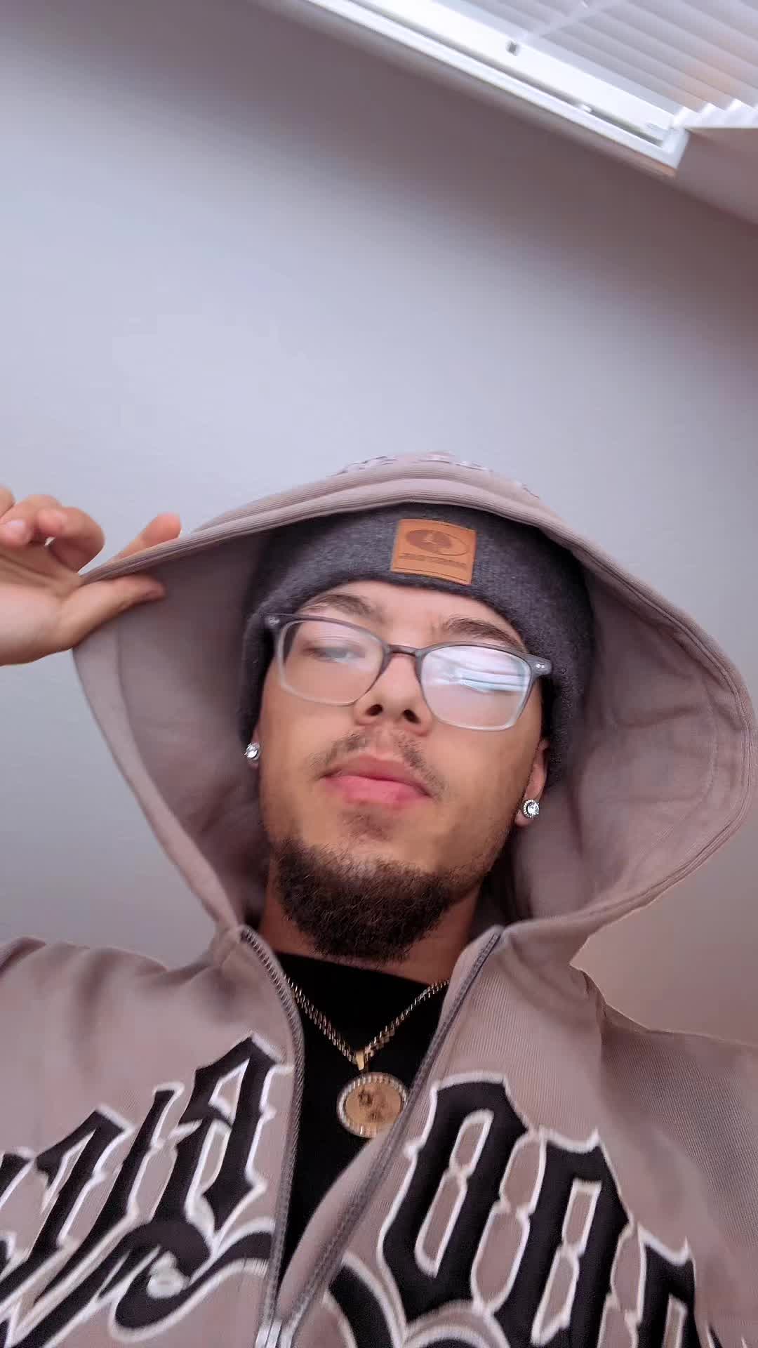 @️