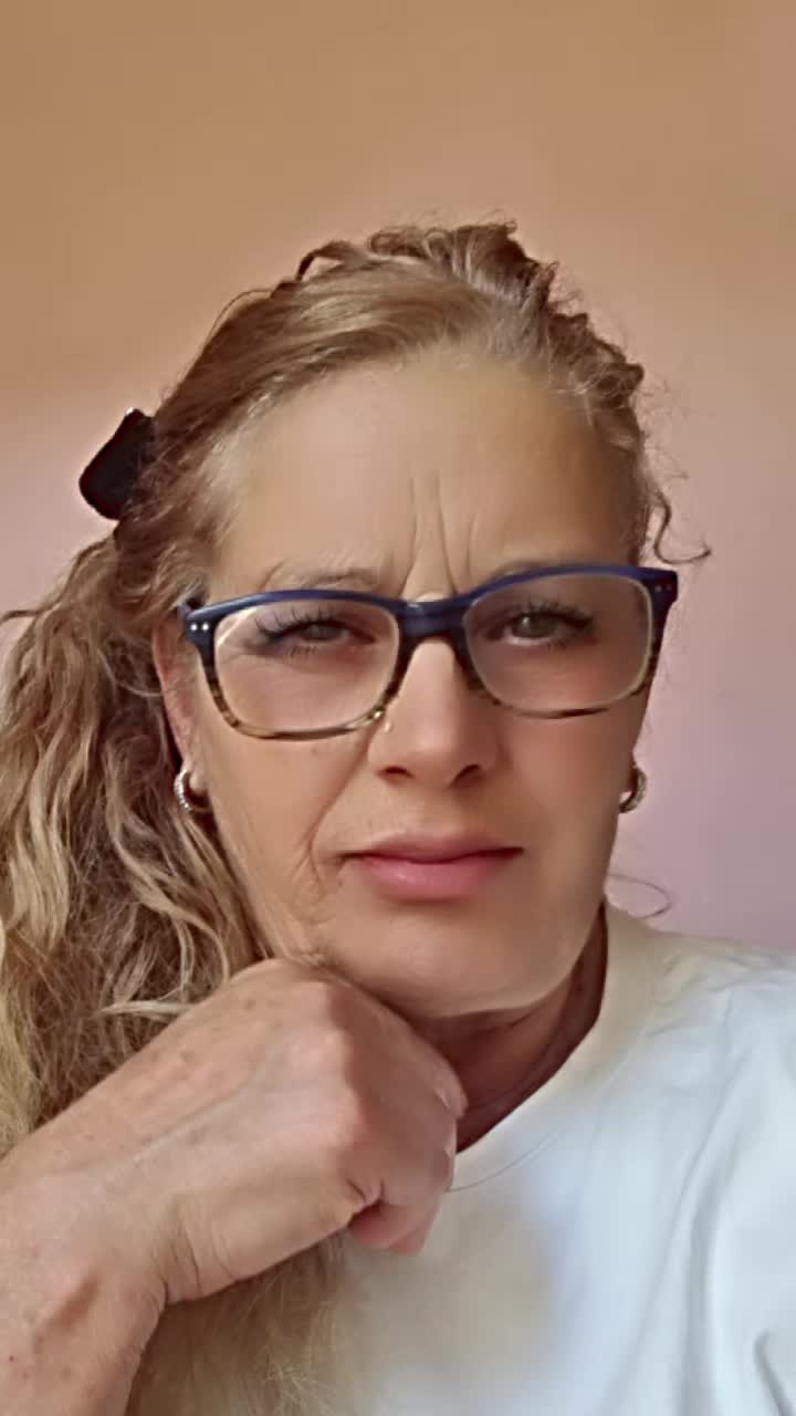 @AnnaFerrara
