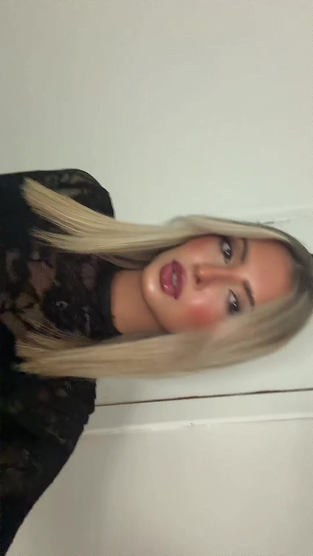@laura