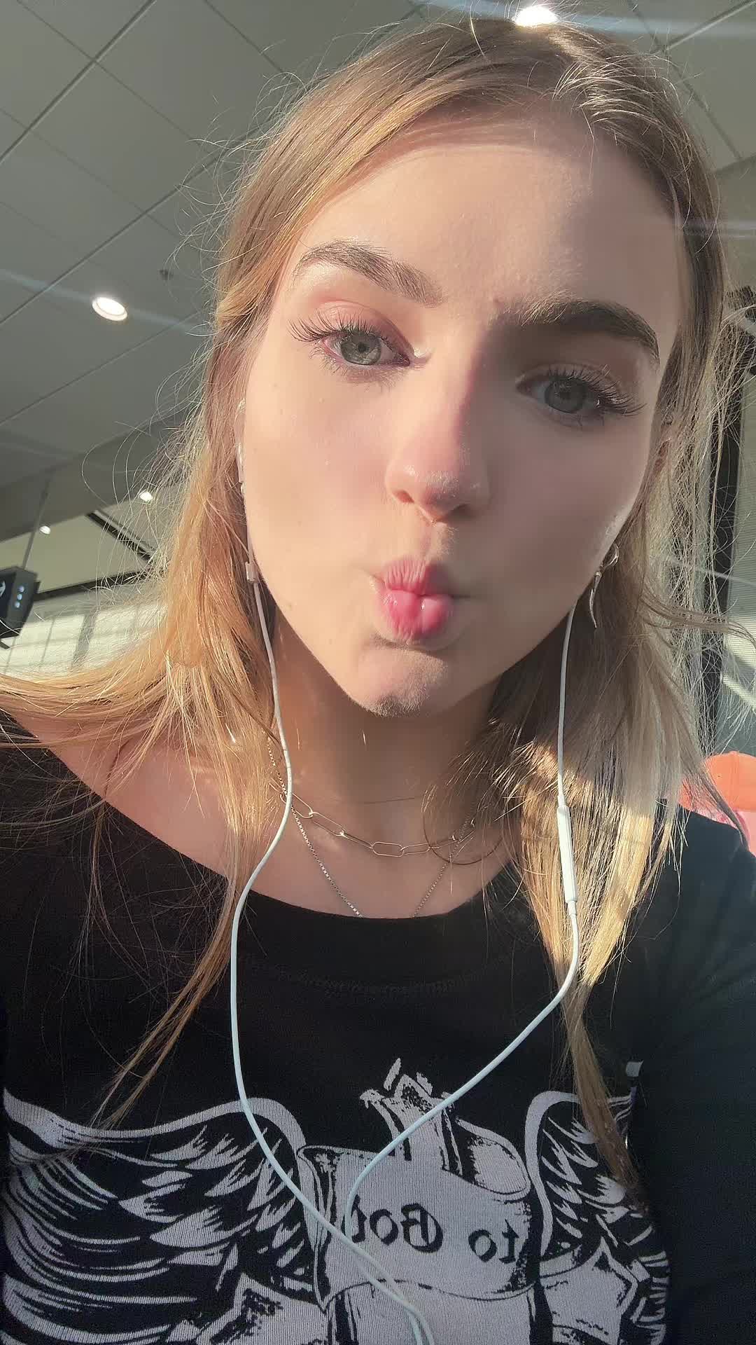@elladaveyyyy