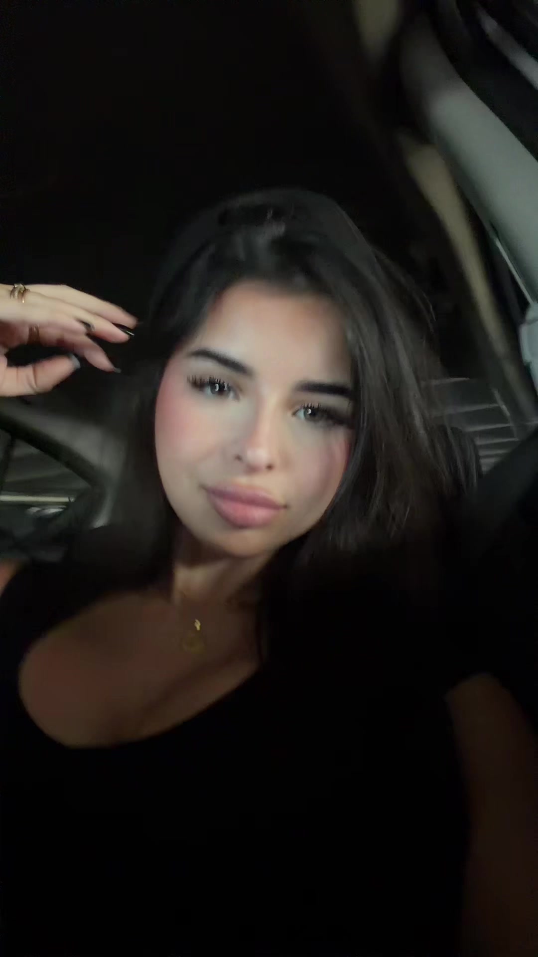 @vickyguez