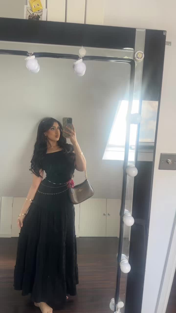 @arooj