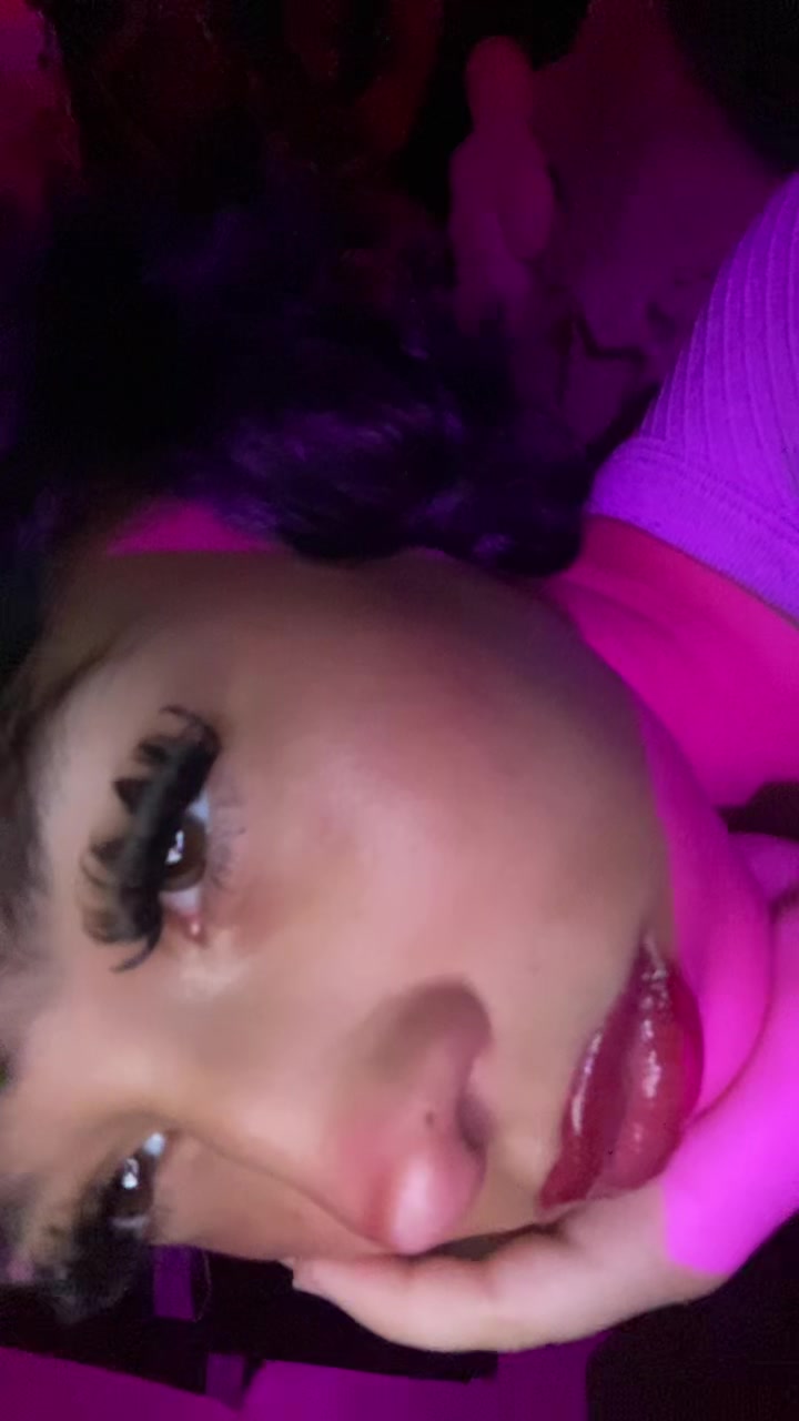 @•