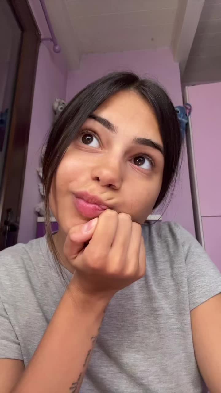 @elisaangiius