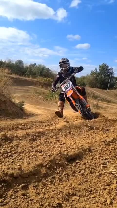 @Yamaha/KTM-Lui's proud Mum🤟