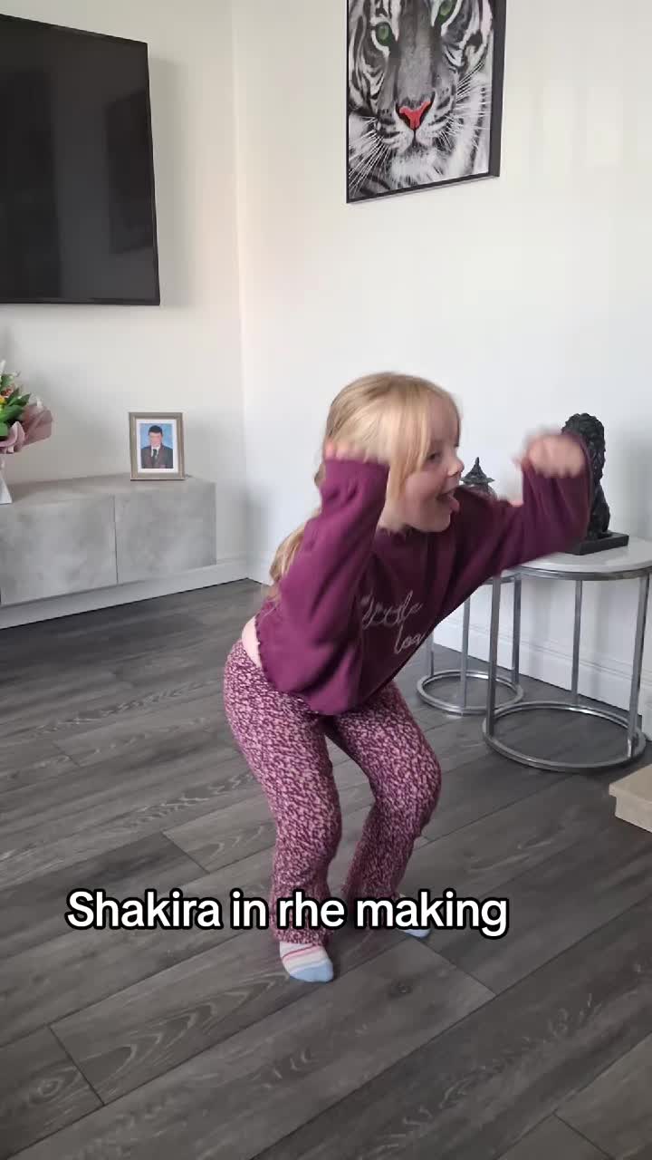 @Itsmedeedee