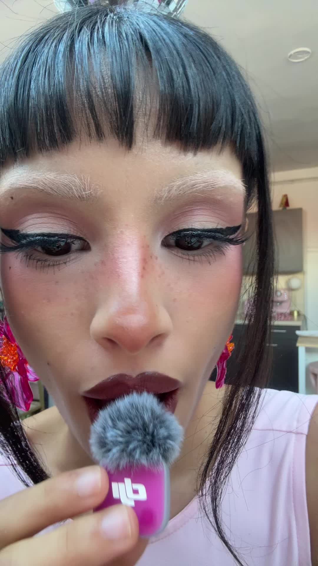 @PinkNeon