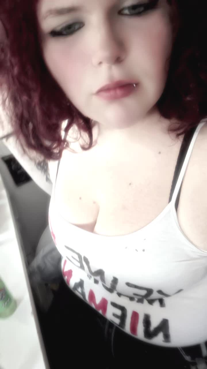 @{&bull;□&bull;}