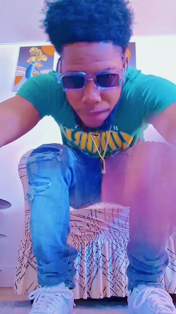 @💜💜Daniel King 👕🧢👟💜💎