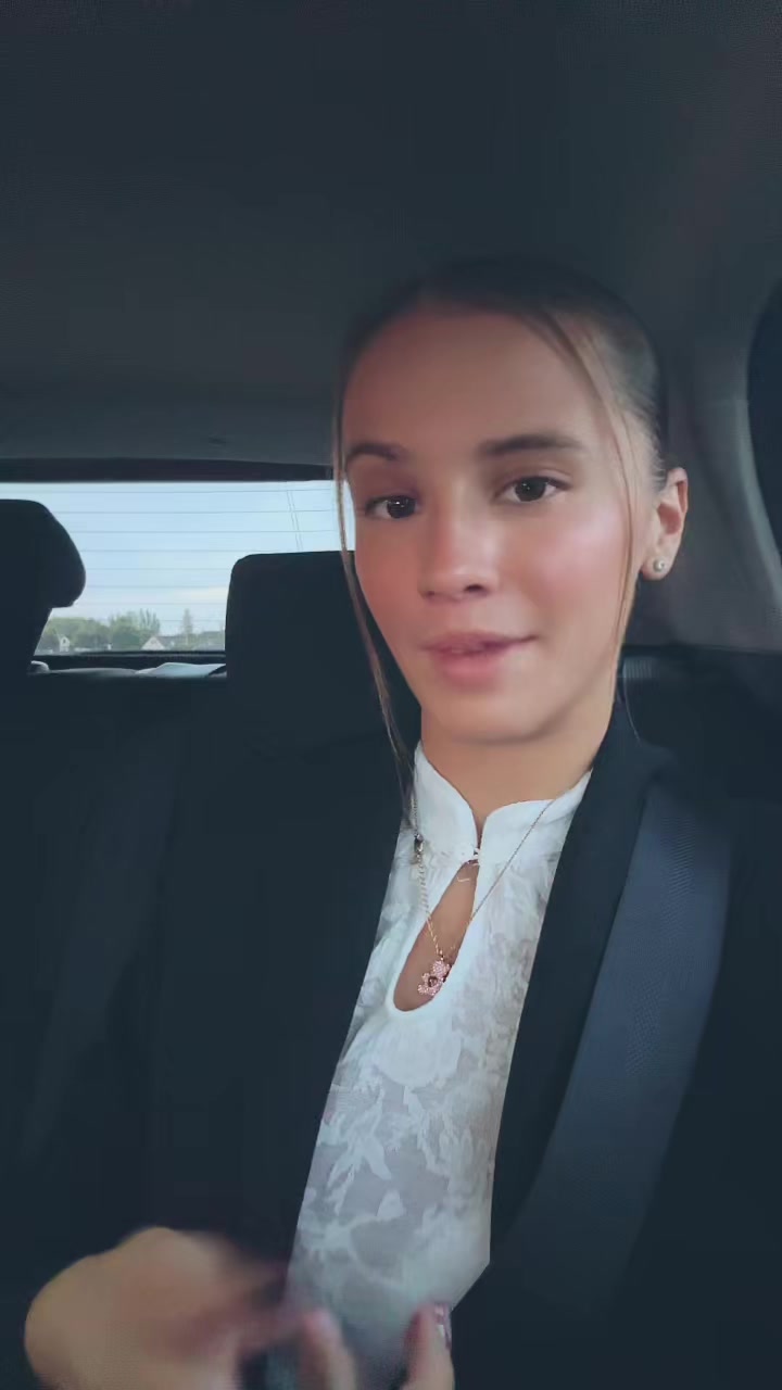 @camille_rochette
