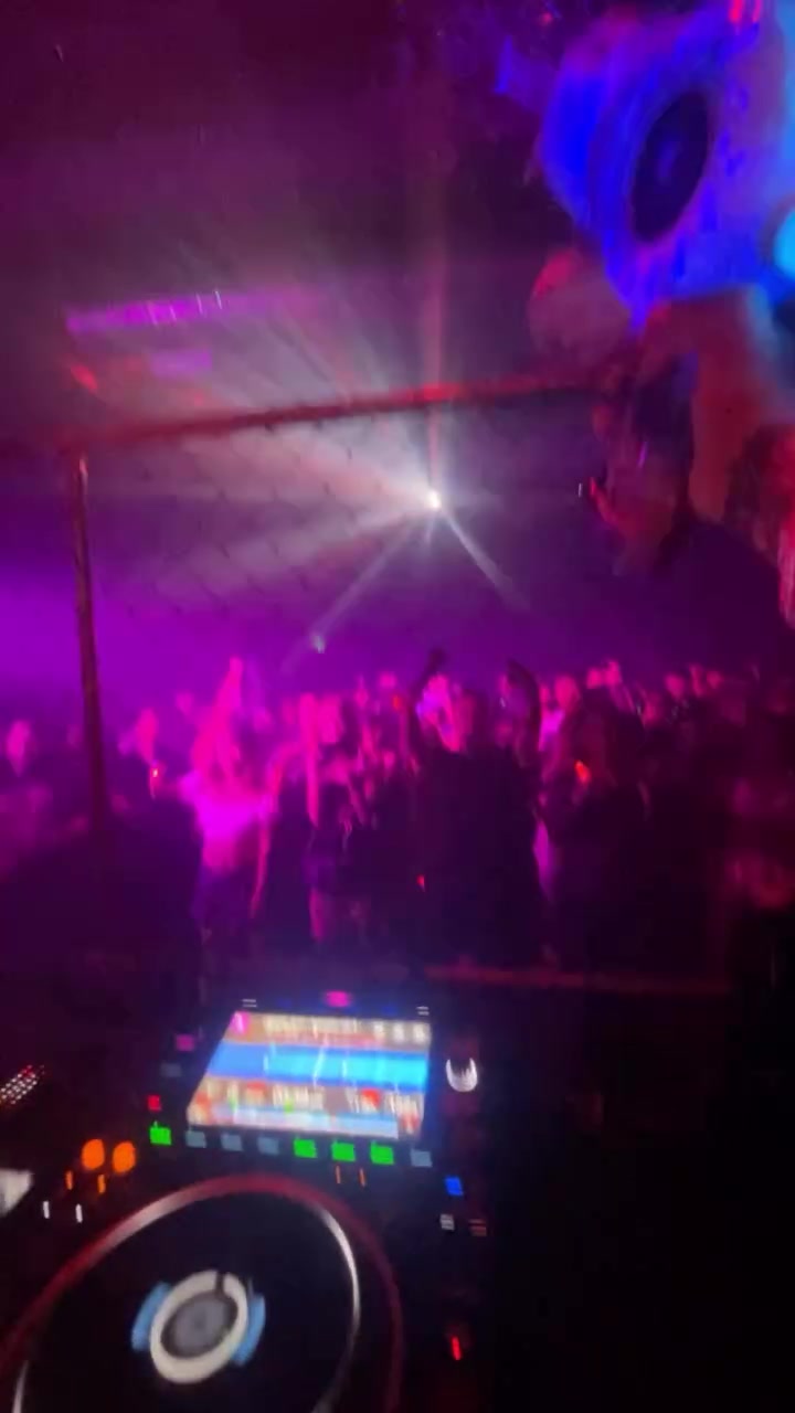 @lucydviall