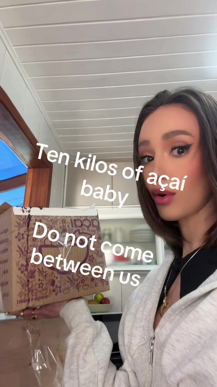@Christinaasage.com