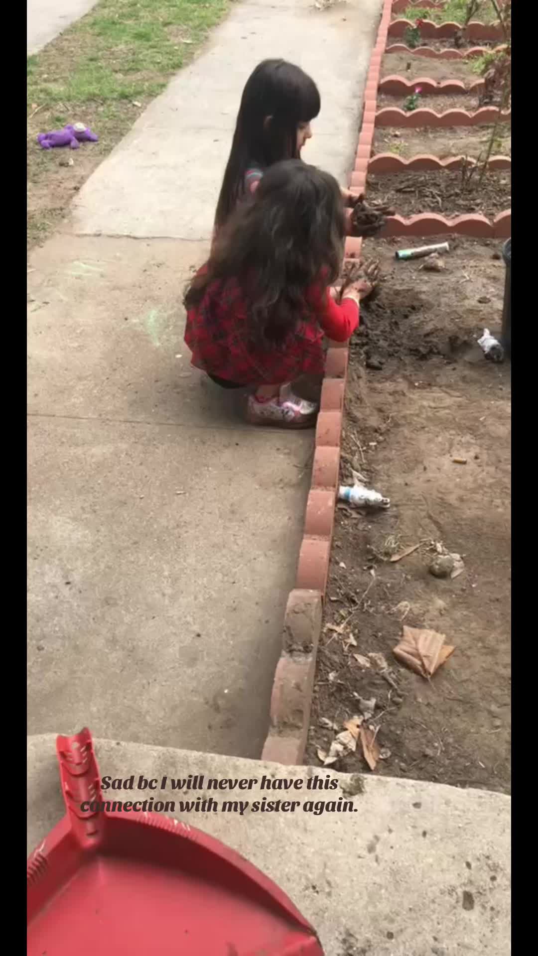 @•••