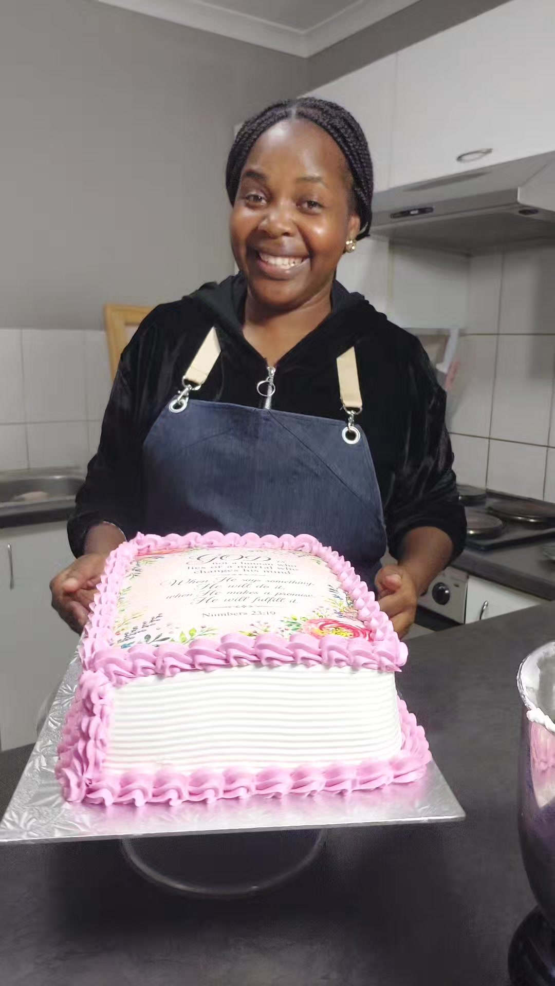@Loyselcakes