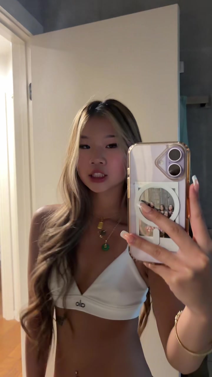 @ELLA CHAU