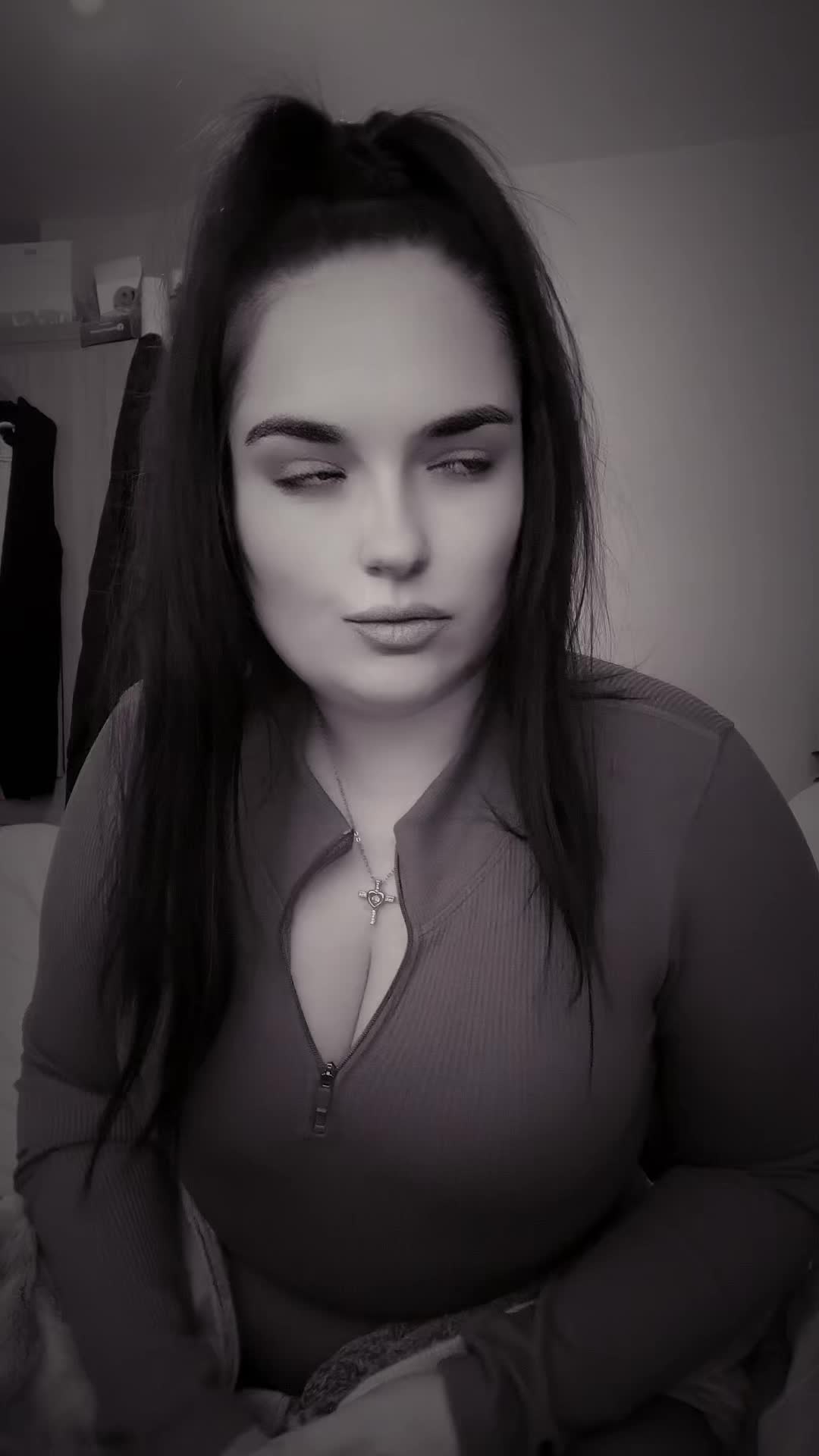 @𝓡𝓪𝓬𝓱𝓮𝓵-𝓛𝓸𝓾𝓲𝓼𝓮🖤