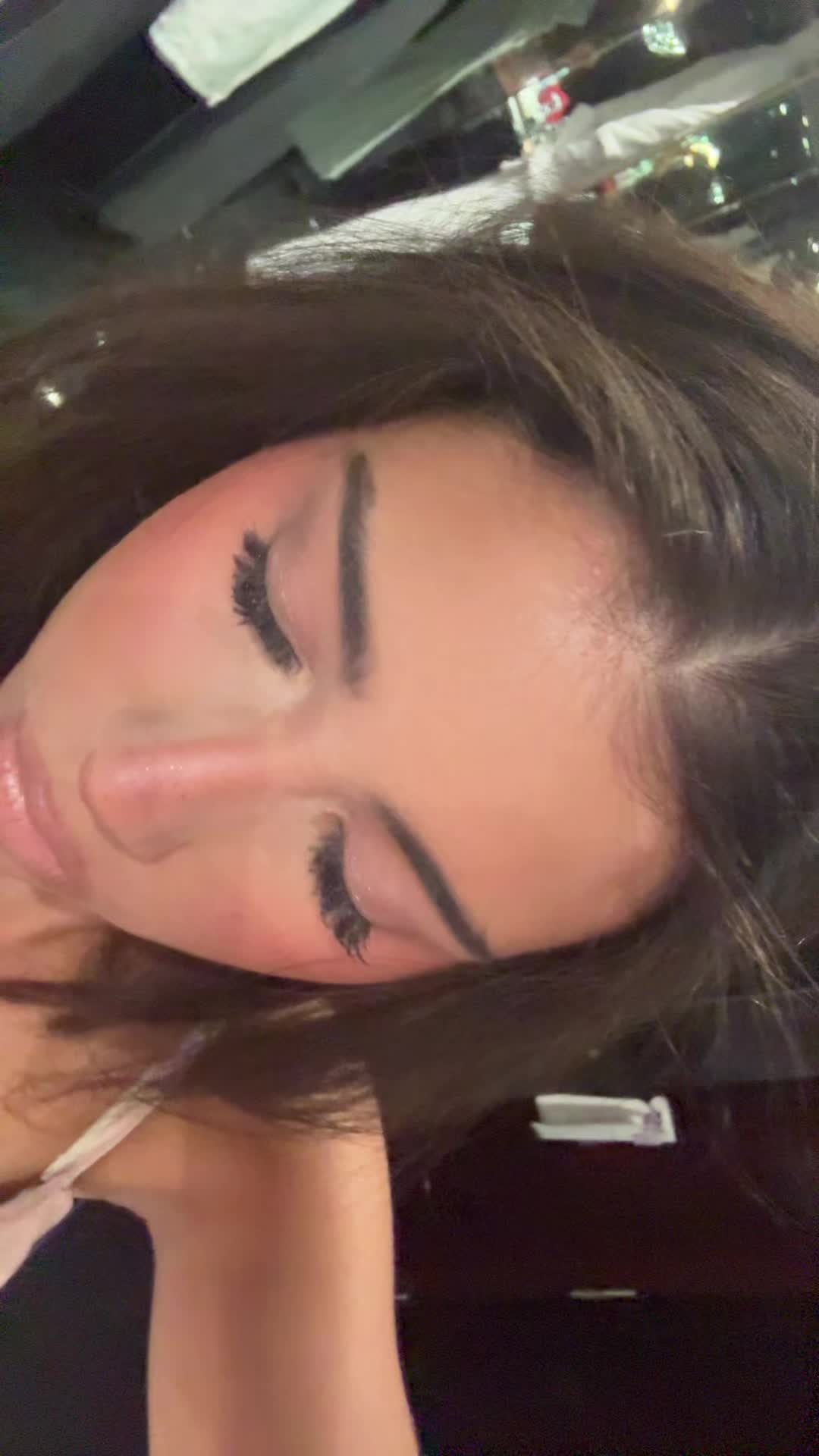@whooischarlotte