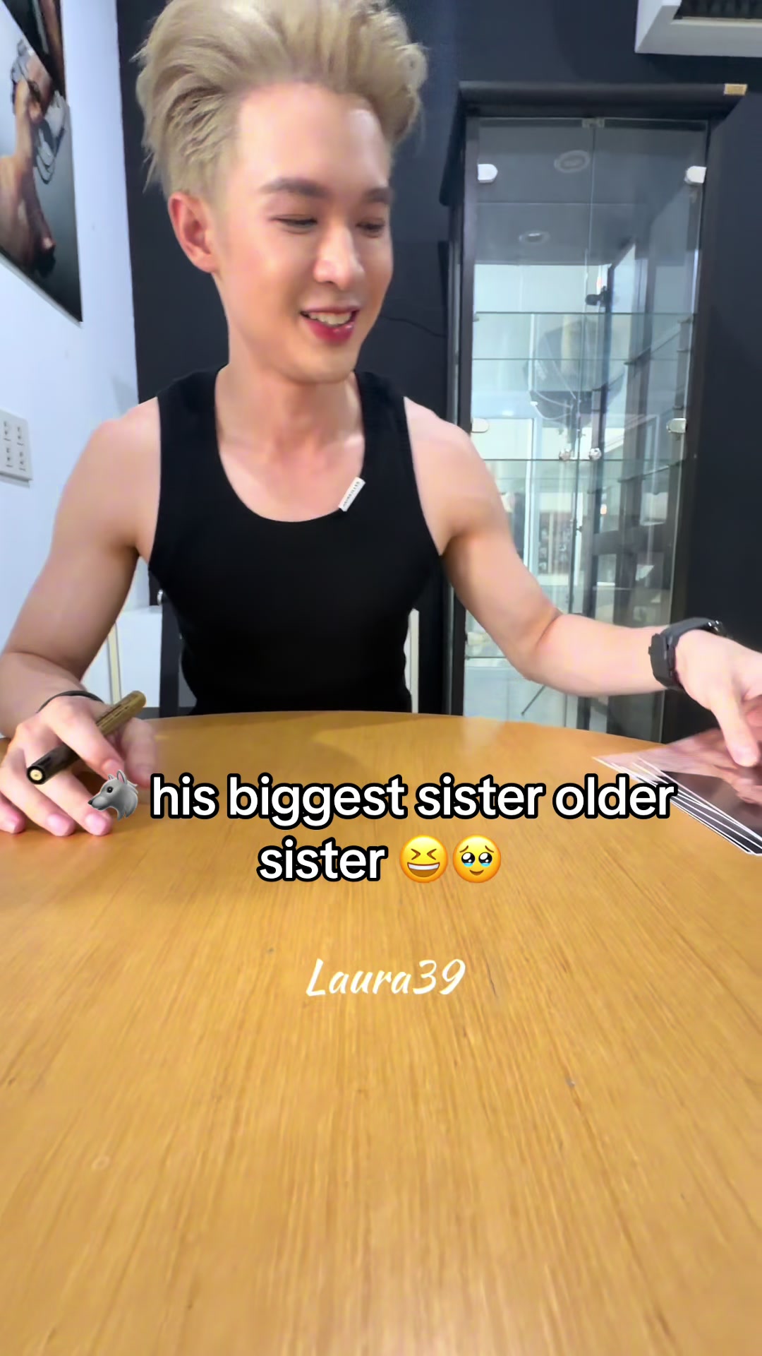 @👑 Laura 🐺