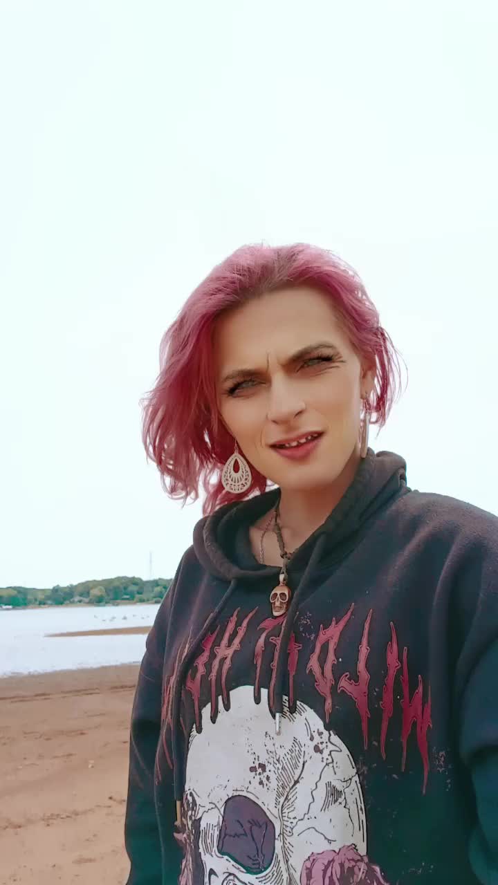 @hisqueen