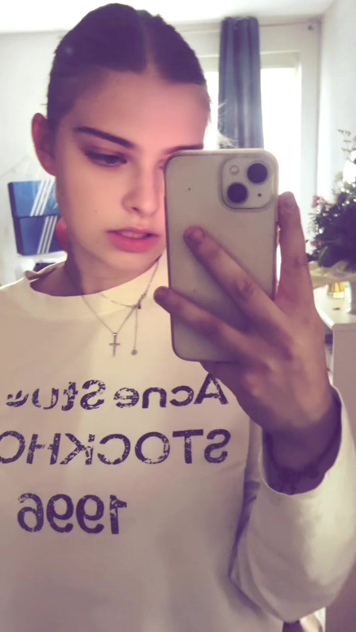 @elaine &dagger;