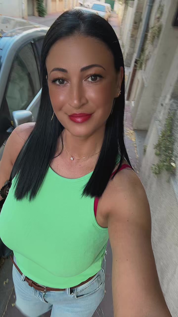 @Ileana