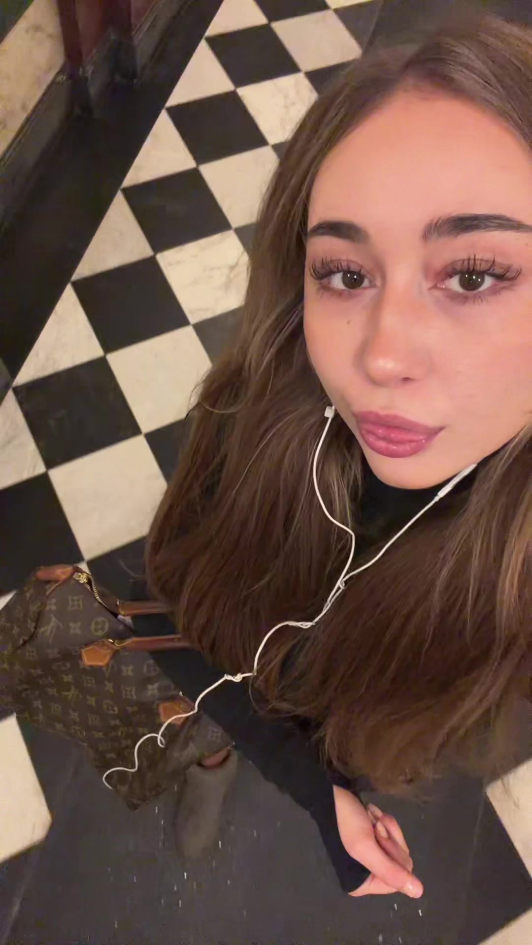@🐰
