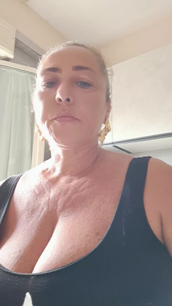 @Flora Guarino433