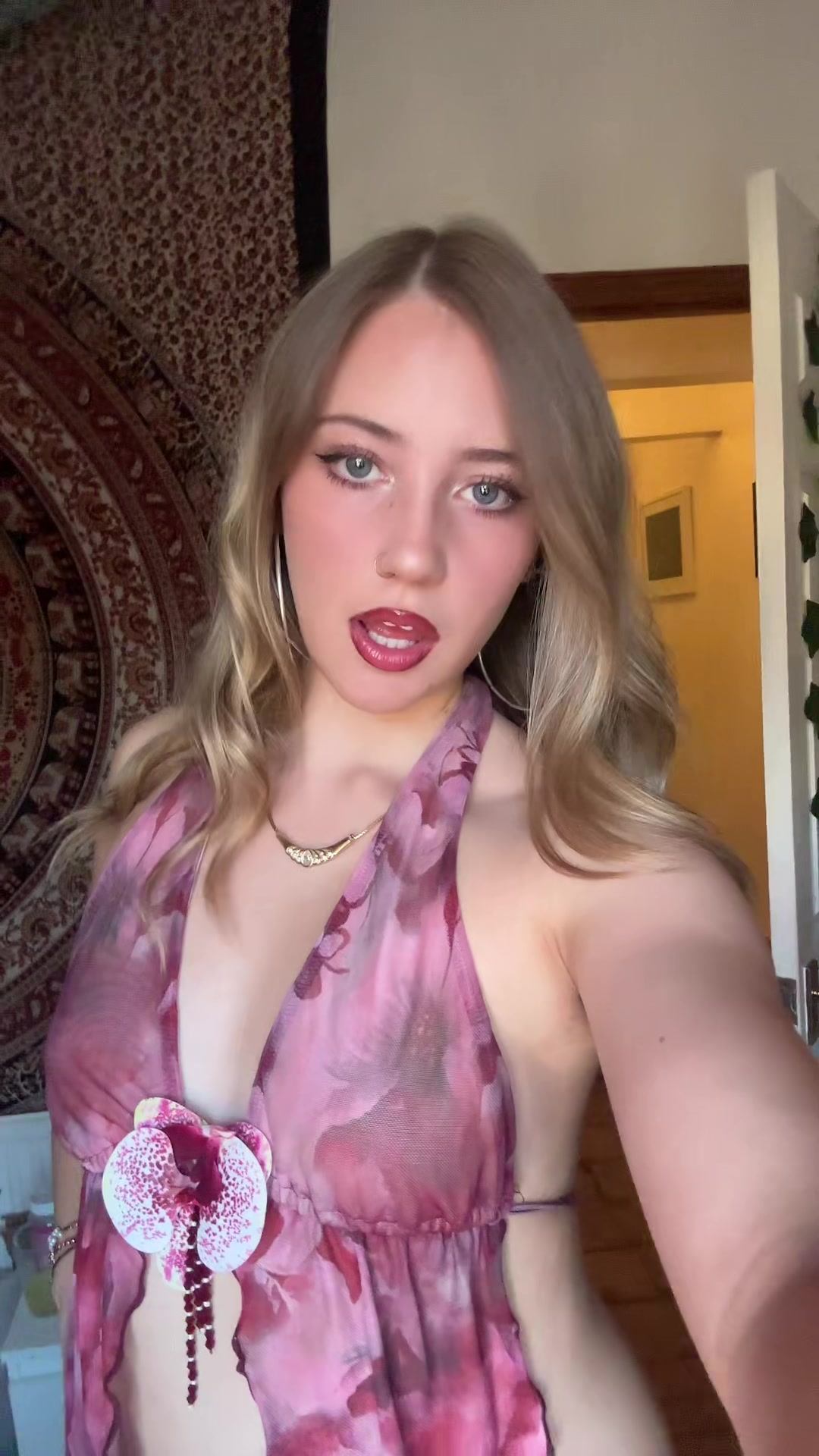 @️