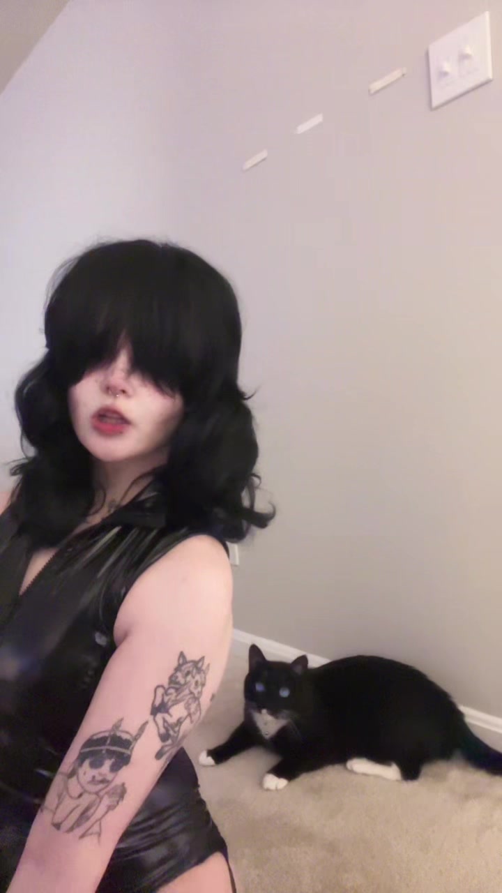 @kneesock