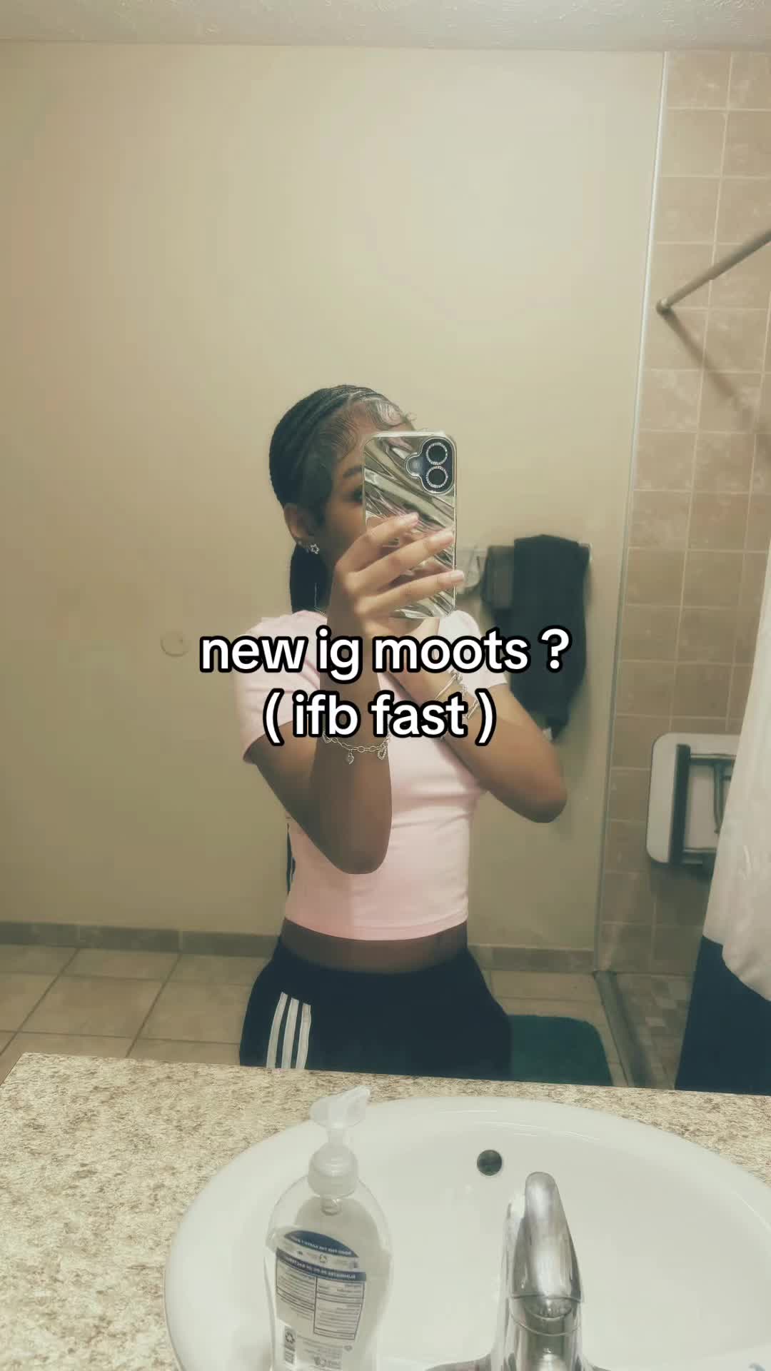 @ᥫ᭡.