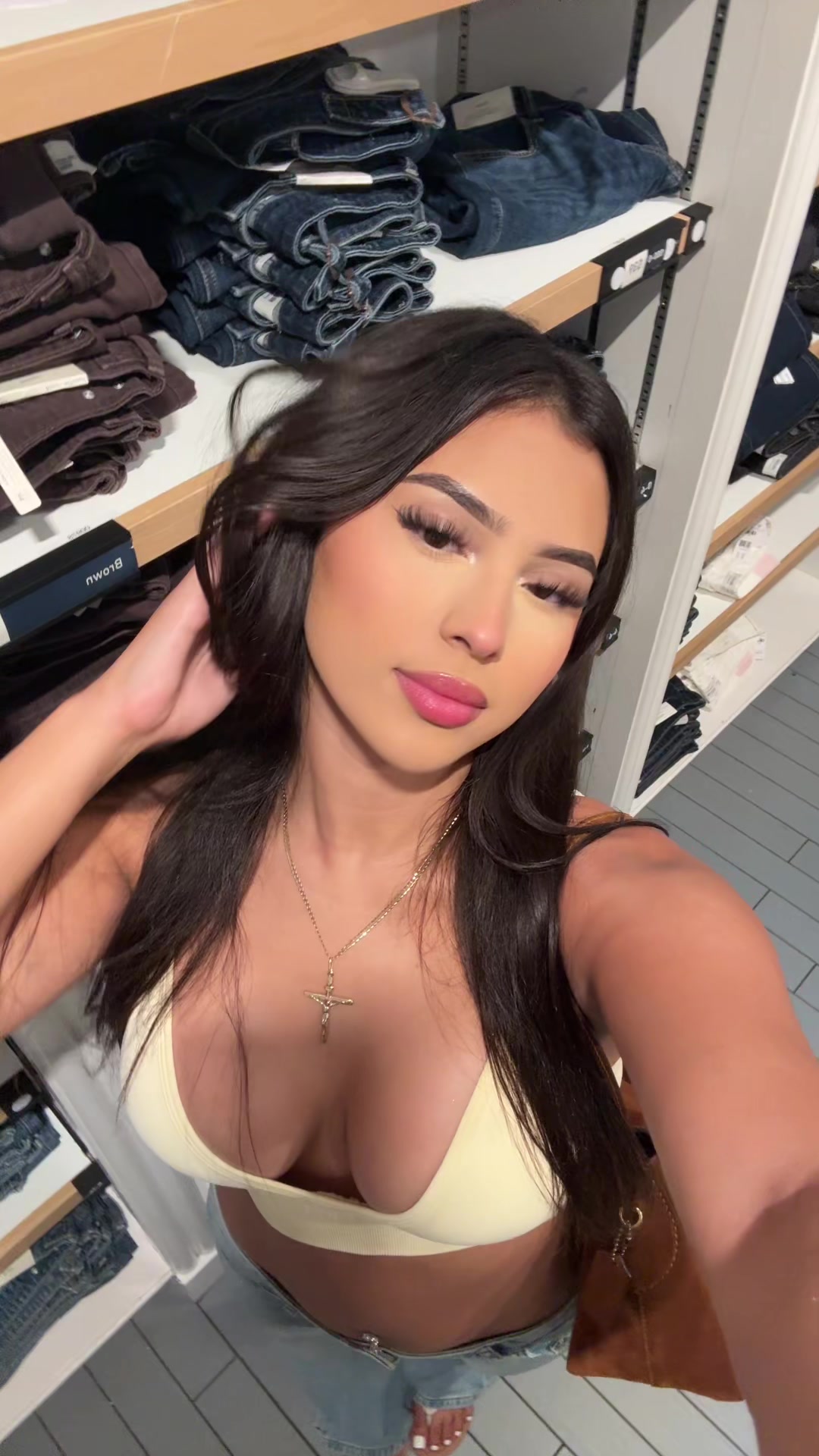 @lifeofanahi