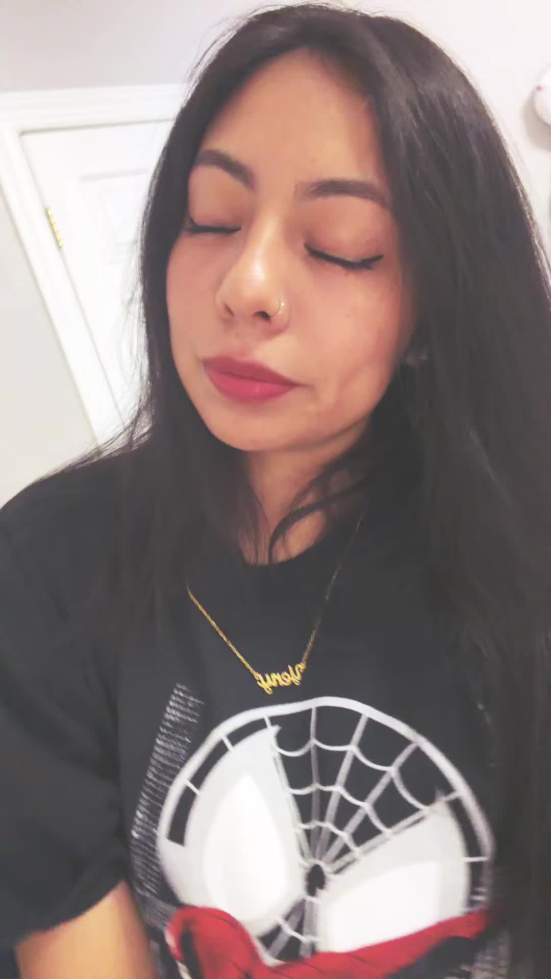 @Lapequeñayeny