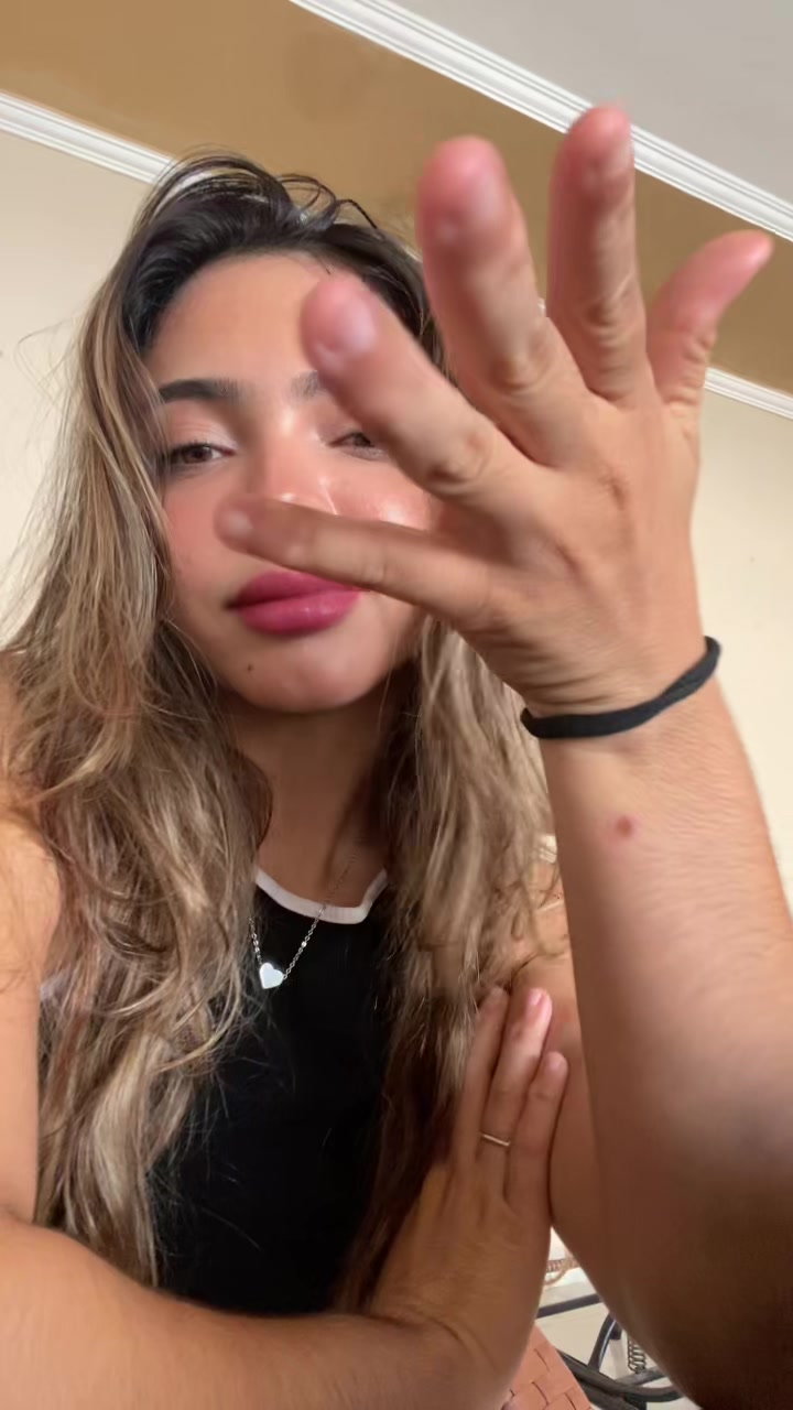 @valesca_nayane