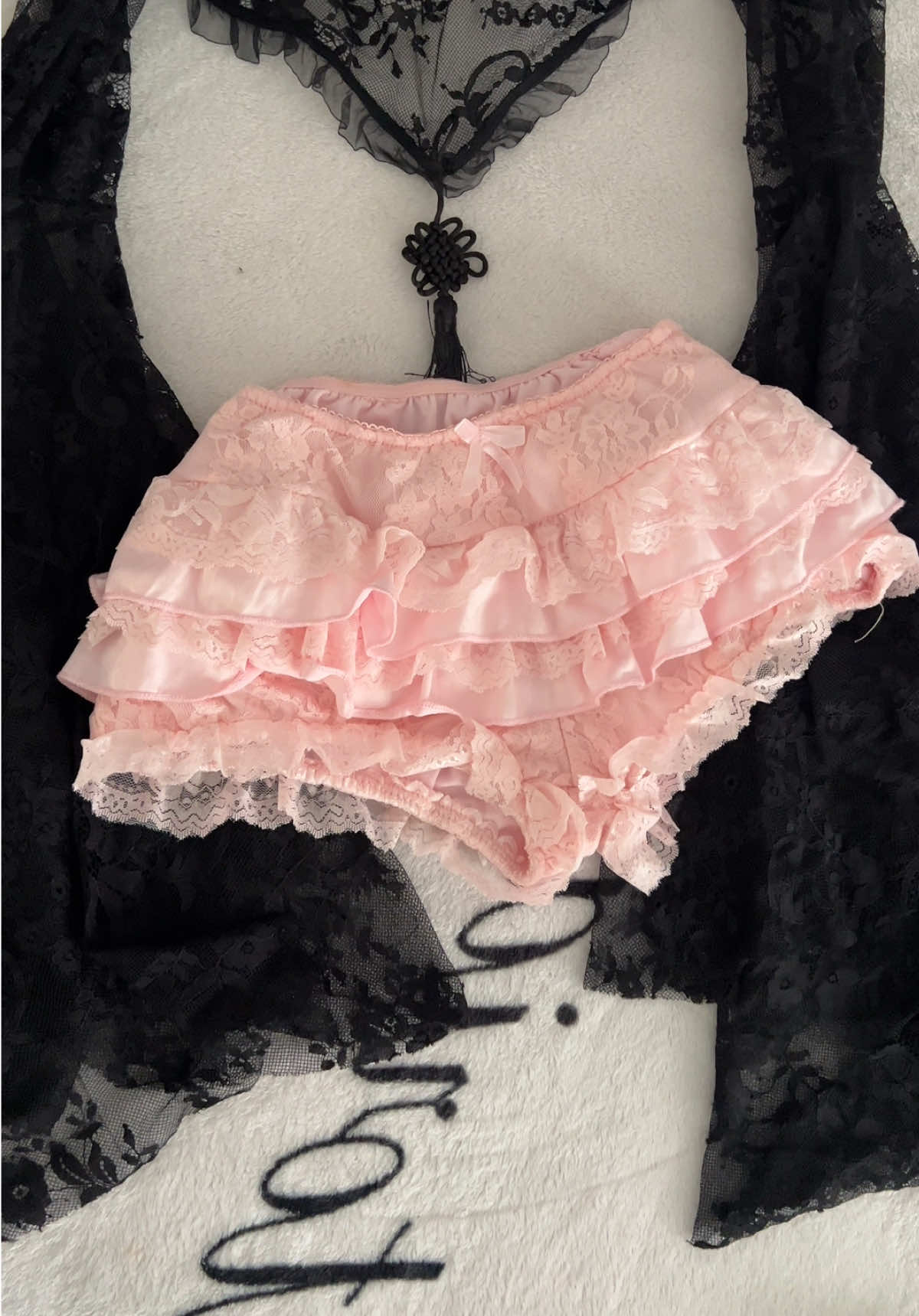 @LysshotCouture