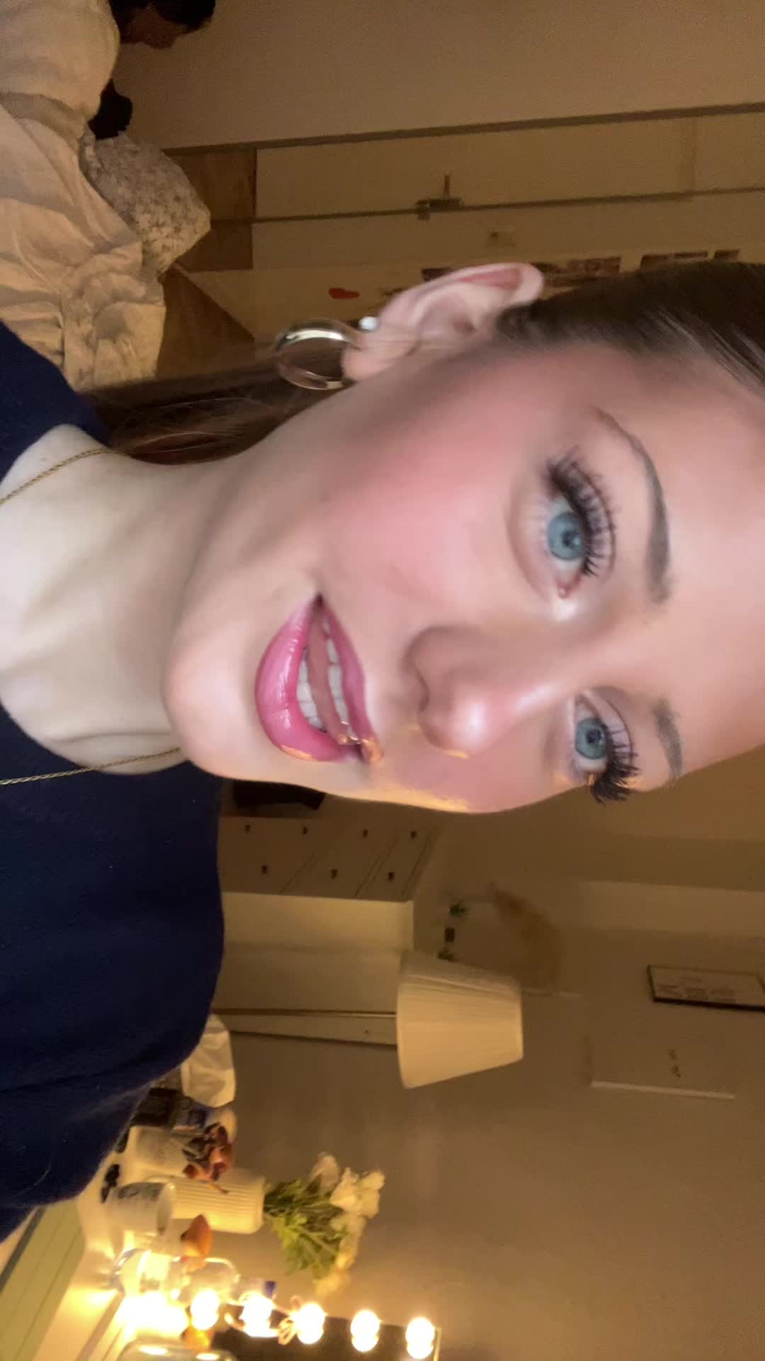 @𝐡𝐞𝐥𝐞𝐧𝐚