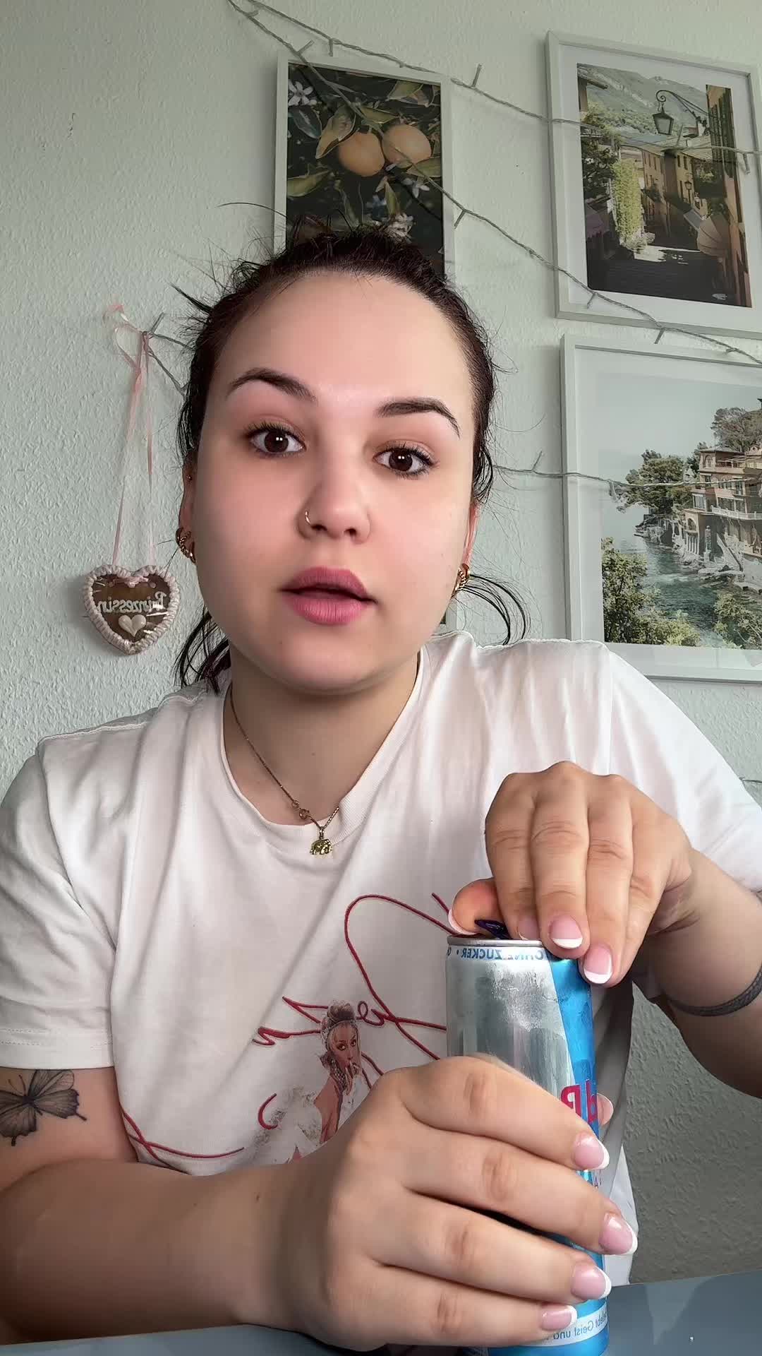 @laurassoberlife
