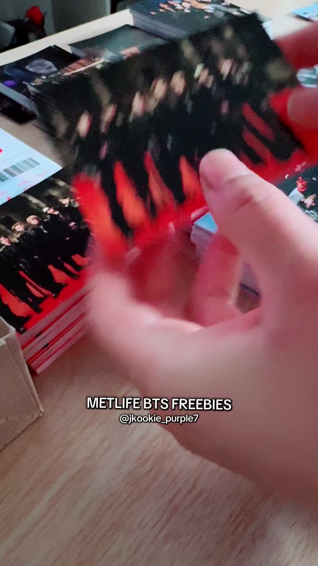 @moonchild⁷ i hi5 Jin😭💜