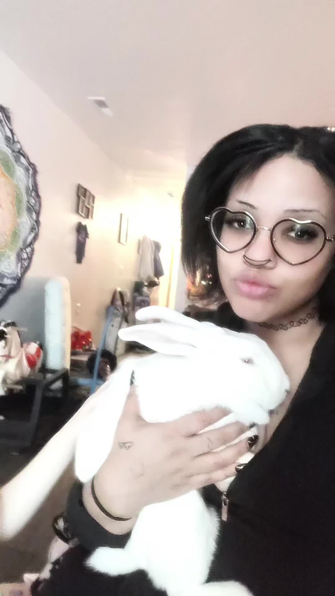 @hella_vibez1979