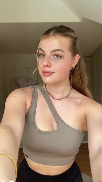 @tinaMiller98