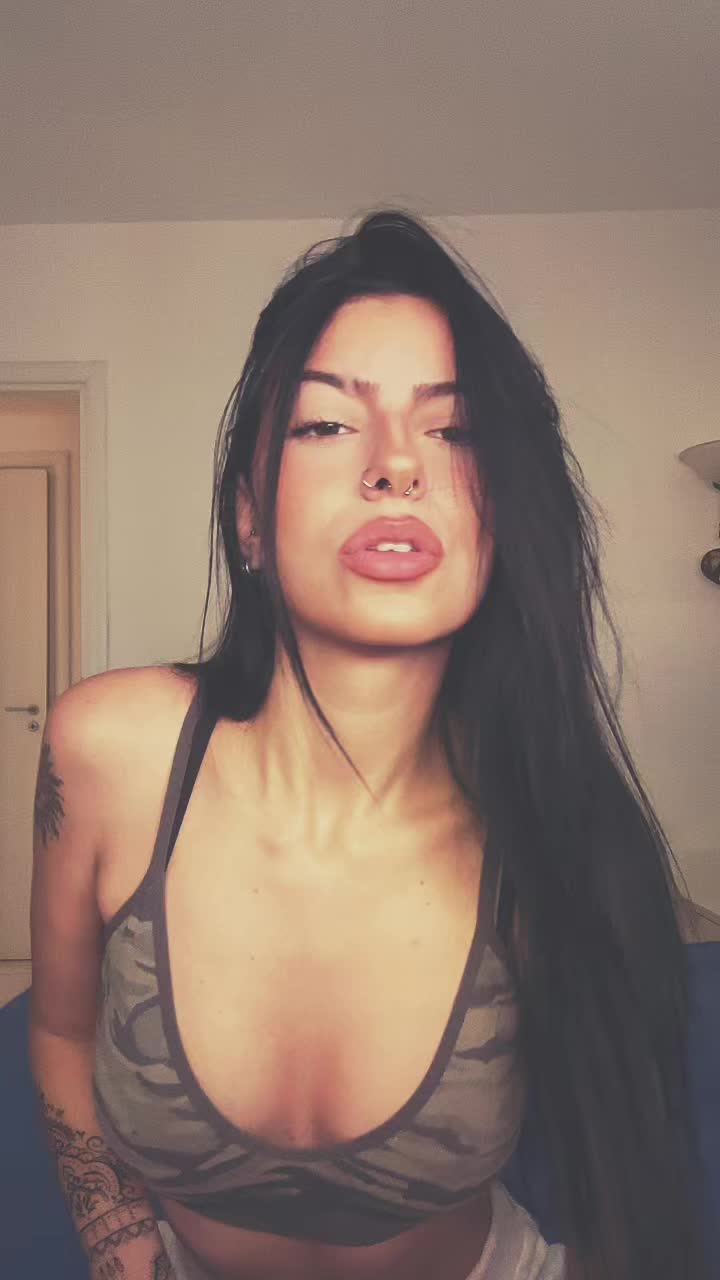 @𝙑𝙀𝙉𝙄𝘼♡🩸