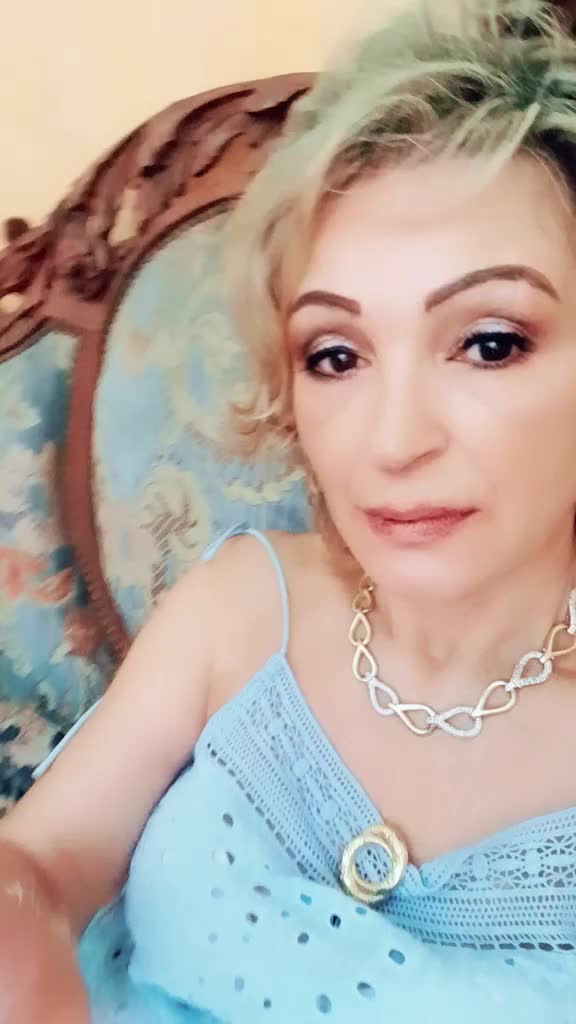 @GIULLIA FATA DE LA IA IASI