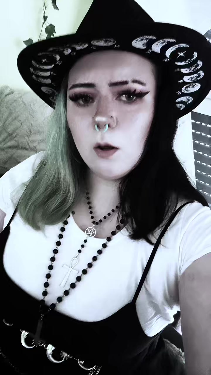 @Julie🖤