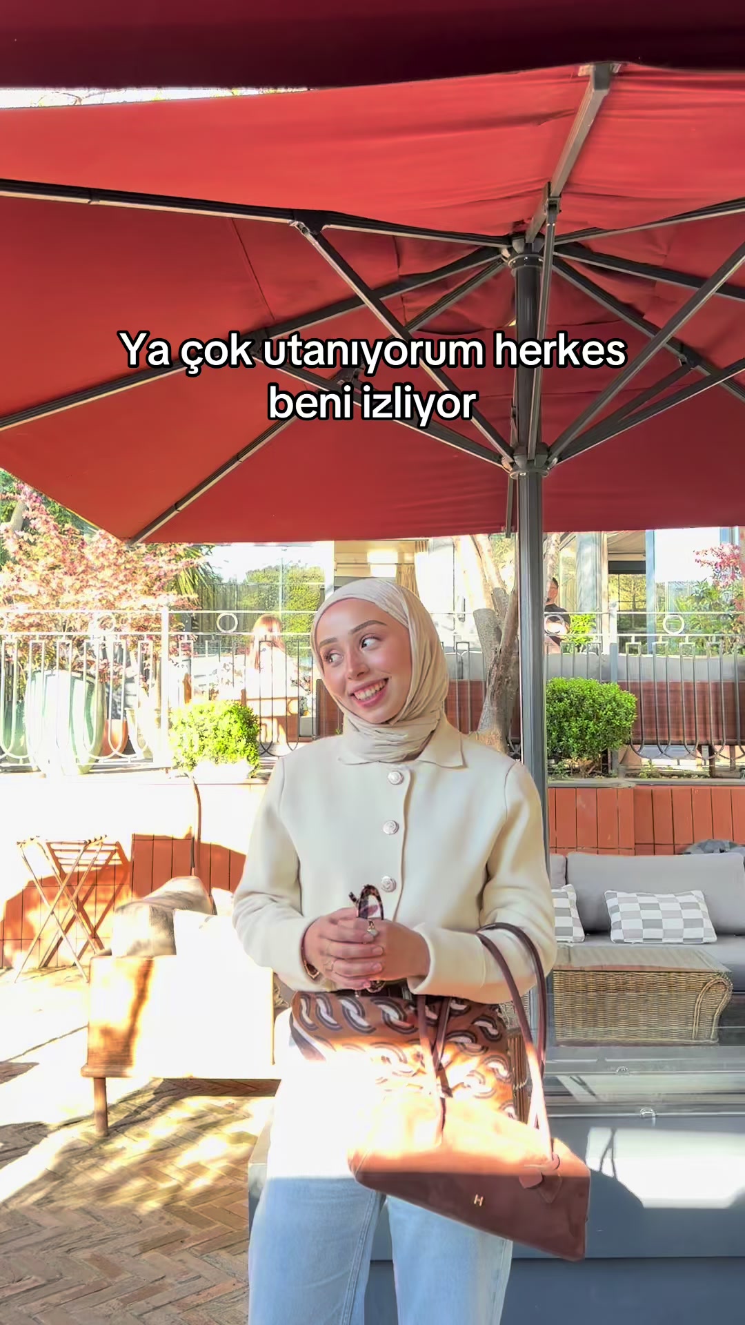 @🐝