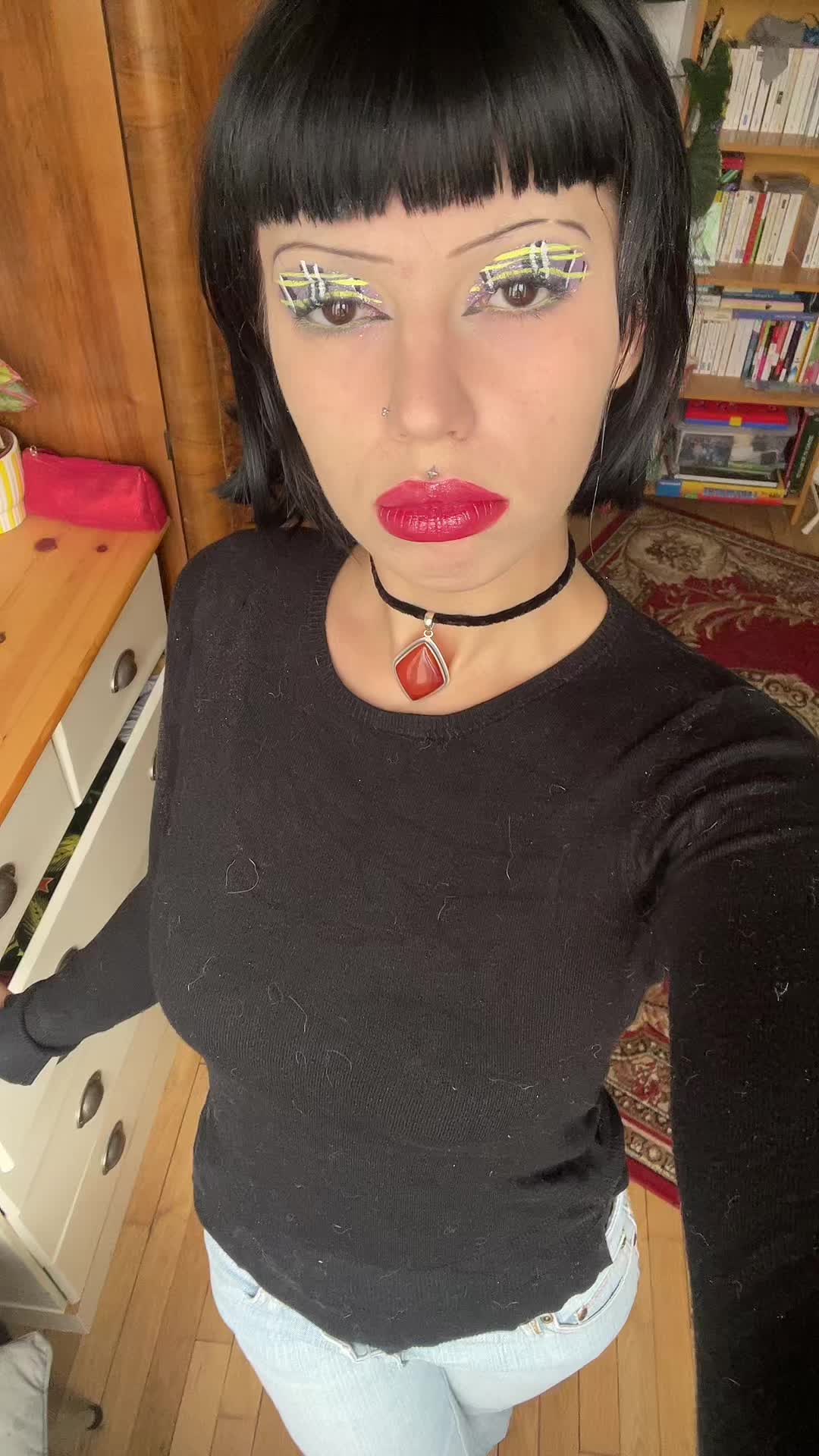 @Julia 🩴🫦