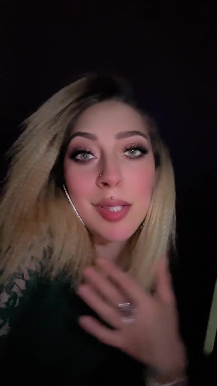 @Claudia🖤