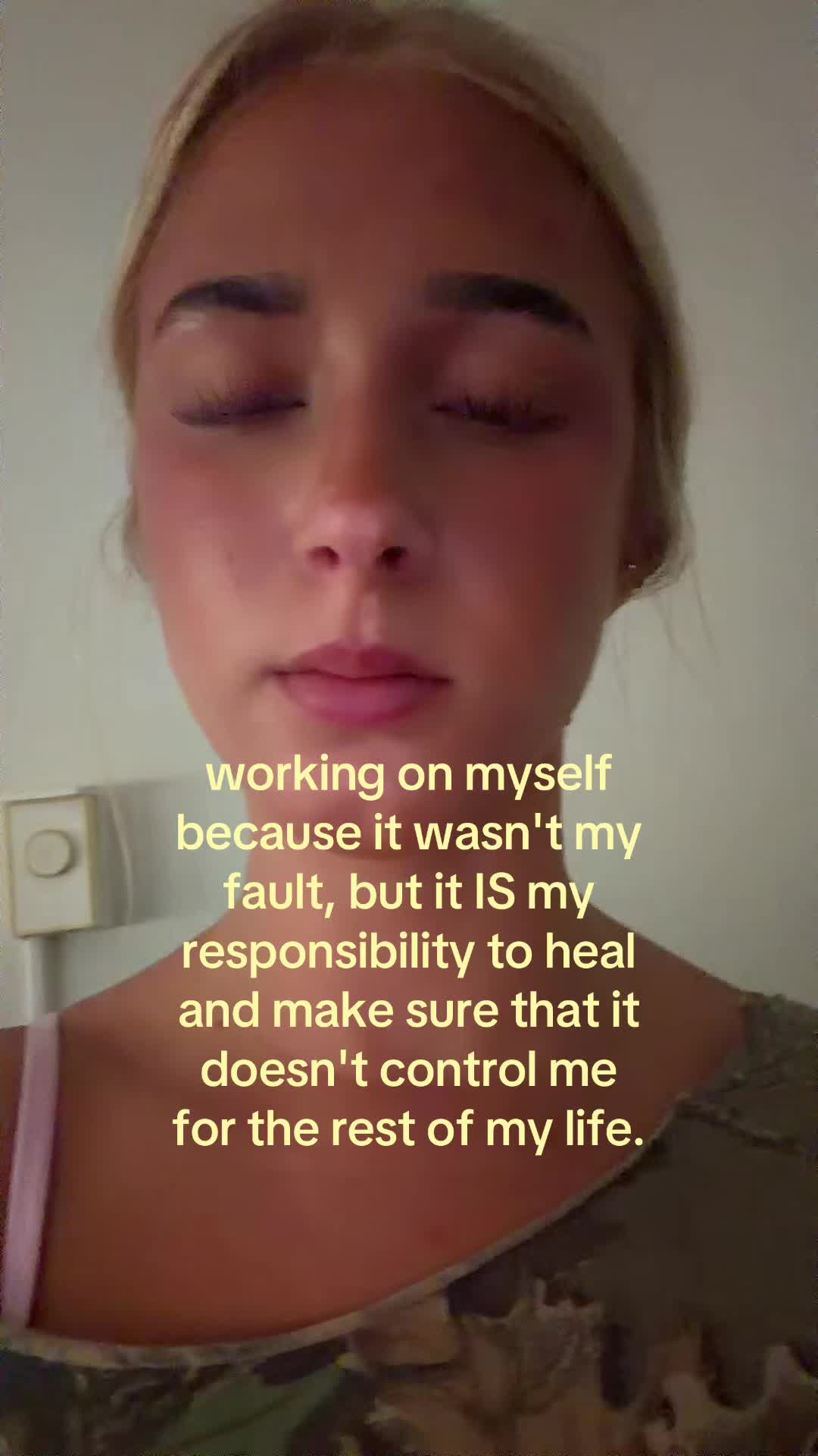 @theelliebarker