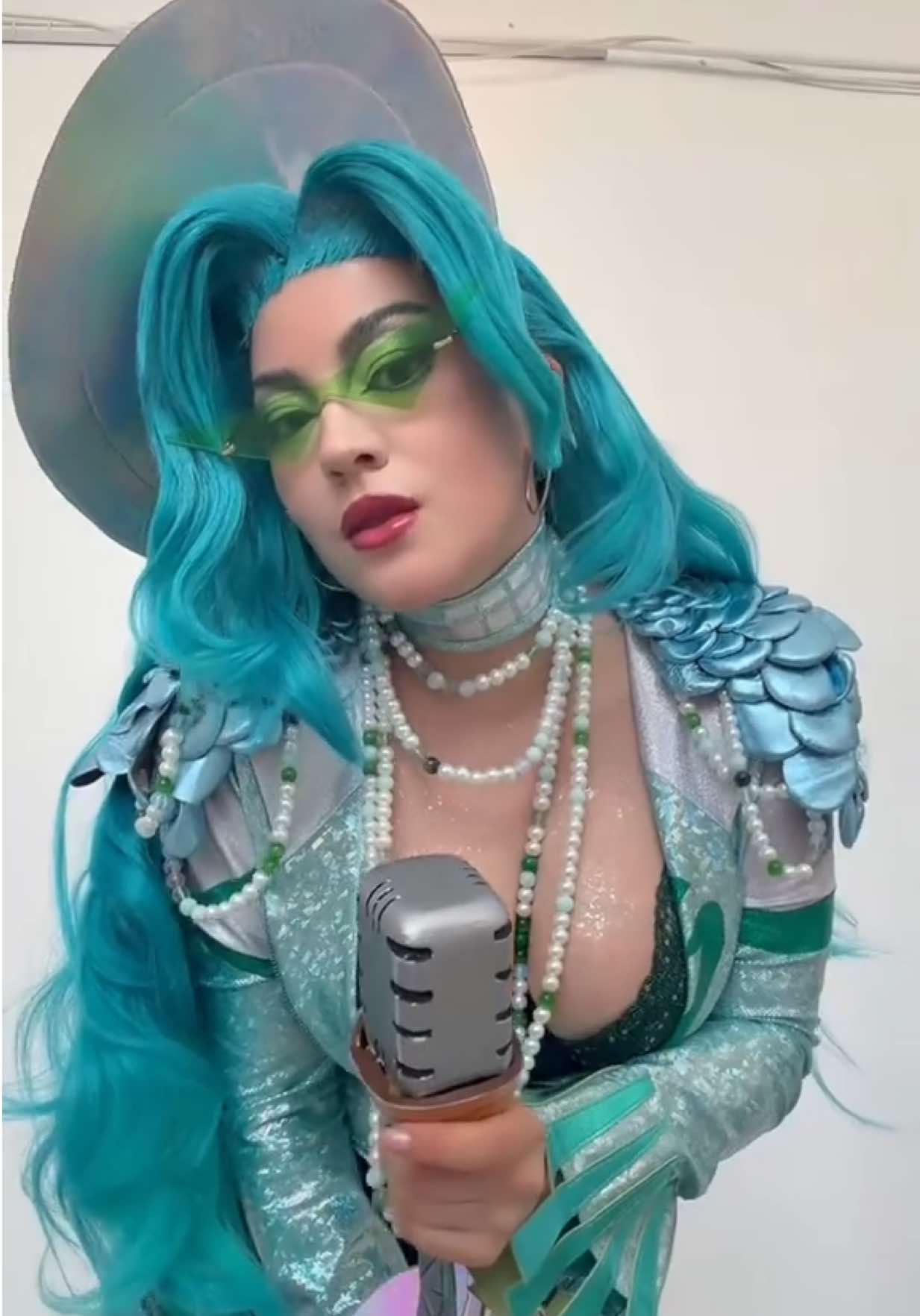 @zoevolf