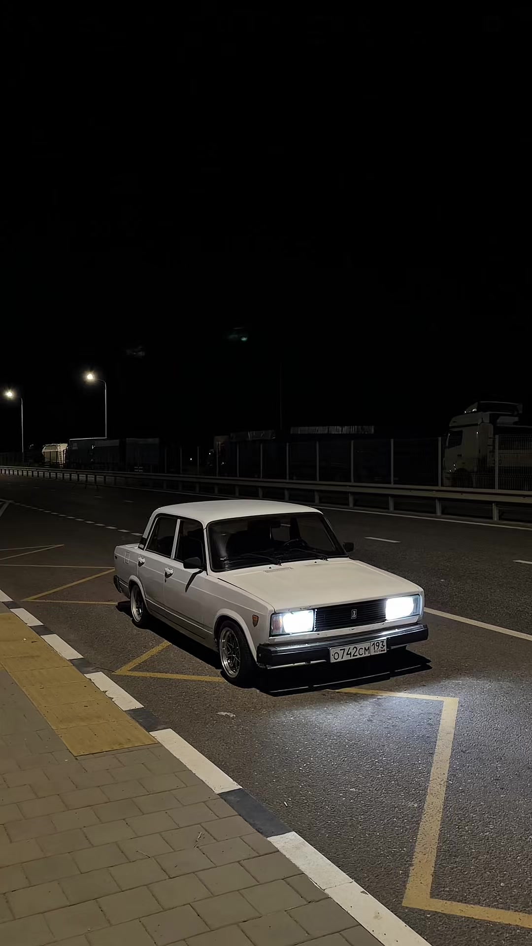 @wh1tefive