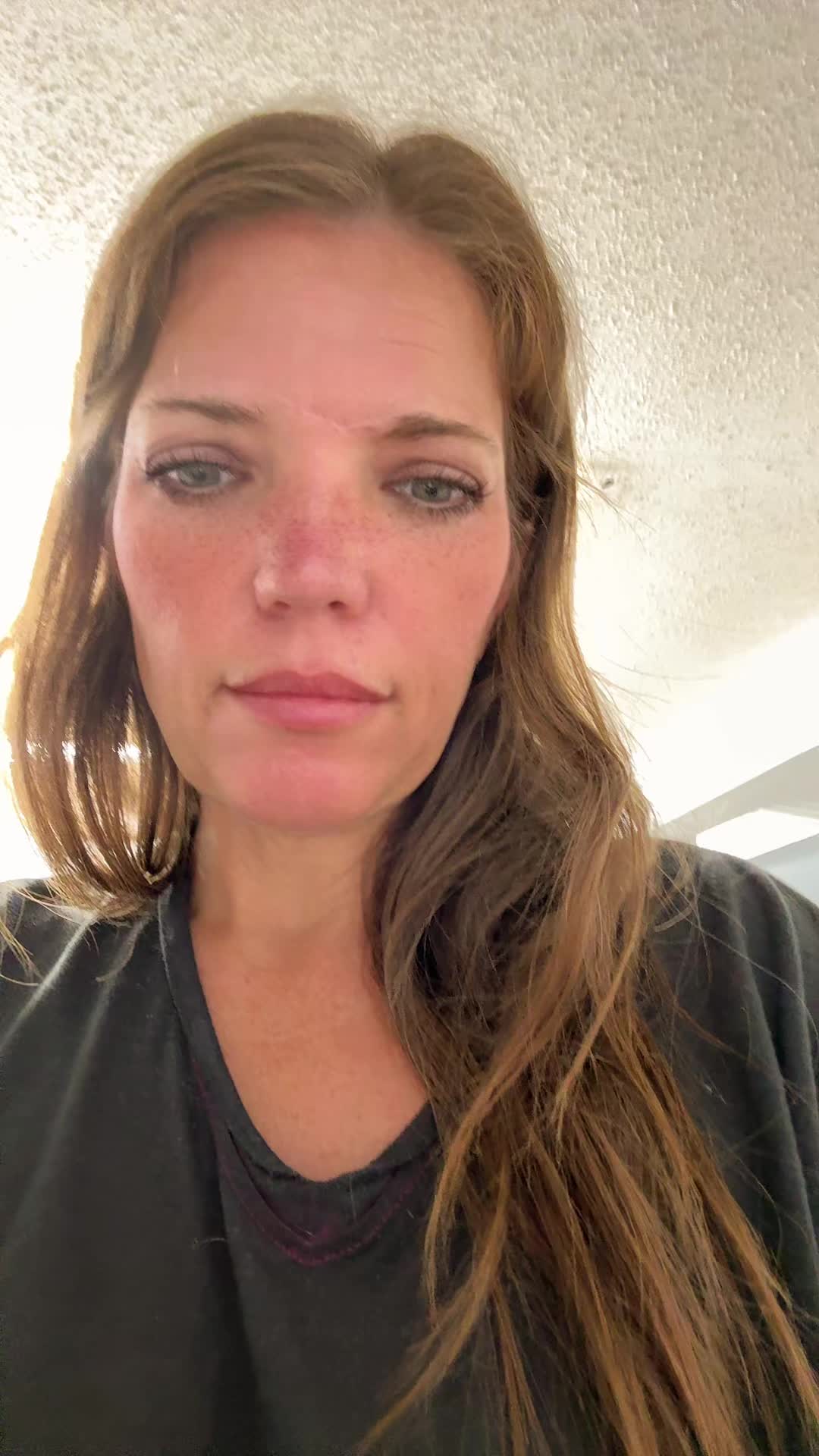 @HotwifeKat