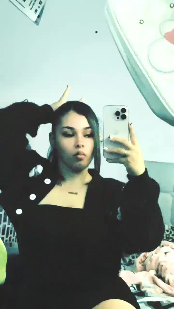 @Tinybrat-
